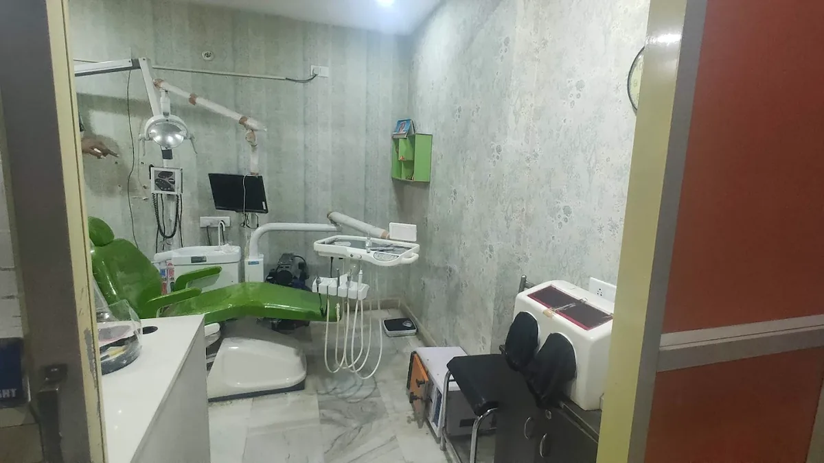 Dhanvi Dental Clinic treatment room with modern dental chair